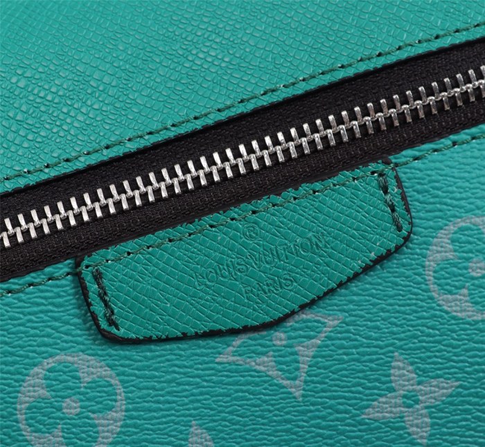 Louis Vuitton Mens Bag Luxury Brand Fashion Type Outdoor Messenger M30242 with Original Box
