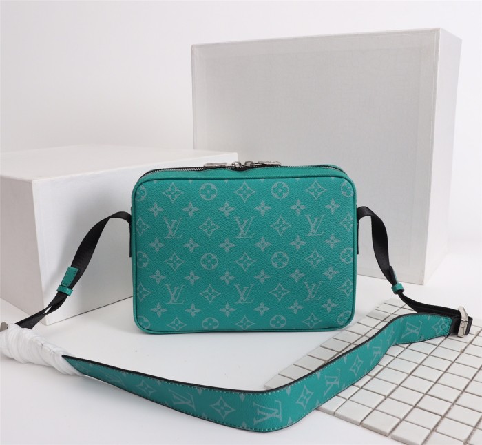 Louis Vuitton Mens Bag Luxury Brand Fashion Type Outdoor Messenger M30242 with Original Box