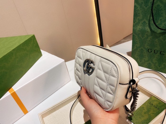 Gucci Womens Bags GG Marmont matelassé mini bag Gucci shoulder bag Luxury Brand with Original Box 634936 UM8BN 9022