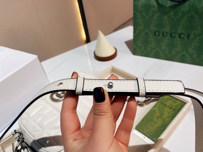 Gucci Womens Bags GG Marmont matelassé mini bag Gucci shoulder bag Luxury Brand with Original Box 634936 UM8BN 9022