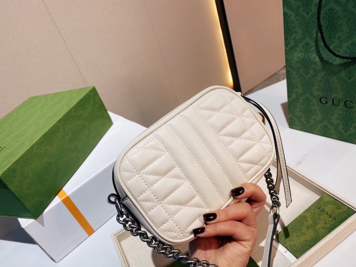 Gucci Womens Bags GG Marmont matelassé mini bag Gucci shoulder bag Luxury Brand with Original Box 634936 UM8BN 9022