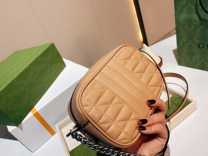 Gucci Womens Bags GG Marmont matelassé mini bag Gucci shoulder bag Luxury Brand with Original Box 634936 UM8BN 9022