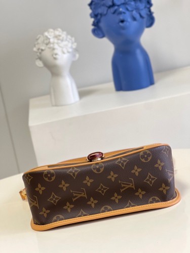 Louis Vuitton Womens Bags Messenger Shoulder Bag Luxury Brand LV M46069 Bags for Women Monogram coated canvas