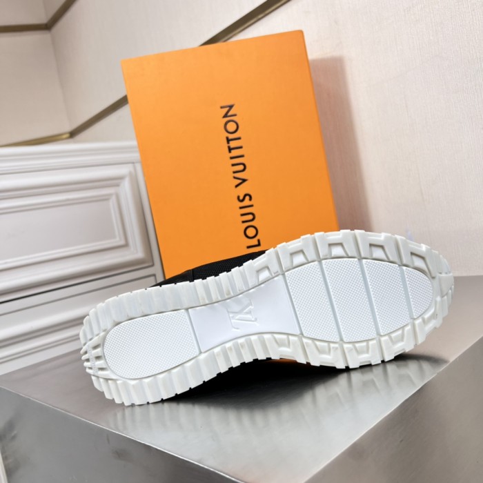 Louis Vuitton Men Shoes Sports RUN AWAY SNEAKER Running Design Luxury Brand with Original Box 1A9ZK8 Monogram-embossed grained calf leather and Epi calf leather