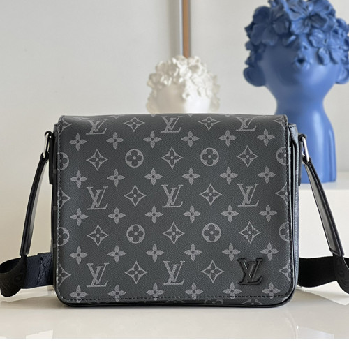 Louis Vuitton Mens Bags Messenger Bag Luxury Brand DISTRICT PM Monogram Eclipse coated canvas Shoulder Bags for Men with Original Box M46255