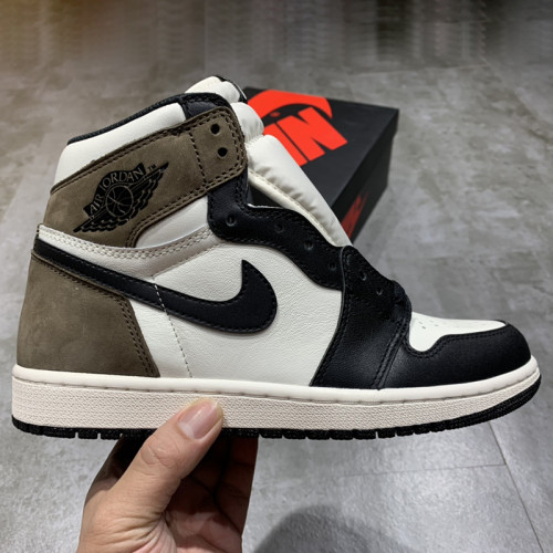 Air Jordan 1 Retro High OG Dark Mocha AJ1 Sneakers Mens Womens Shoes Sneakers with Original Box 555088-105