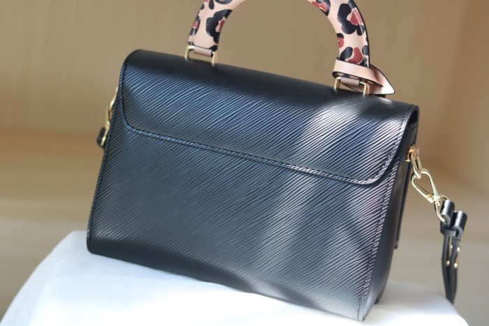 Louis Vuitton Womens Bags Shoulder Messenger Bags Luxury Brand TWIST MM M20834 with Original Box