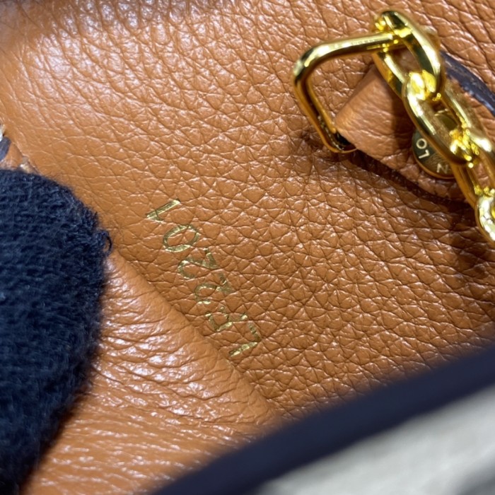 Louis Vuitton KEY POUCH Luxury Brand with Original Box Louis Vuitton Wild at Heart Key Pouch M80692