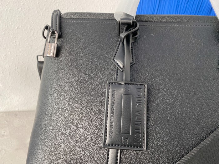 Louis Vuitton Mens Shoulder Bags Handbags Luxury Brand Fashion LOCK IT TOTE M59158 Black Grained calf leather