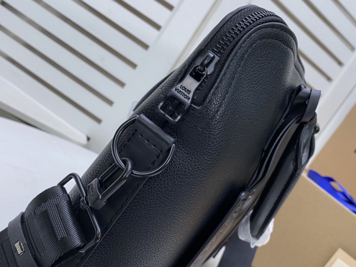 Louis Vuitton Mens Shoulder Bags Handbags Luxury Brand Fashion TAKEOFF BRIEFCASE M59159 Black Grained calf leather