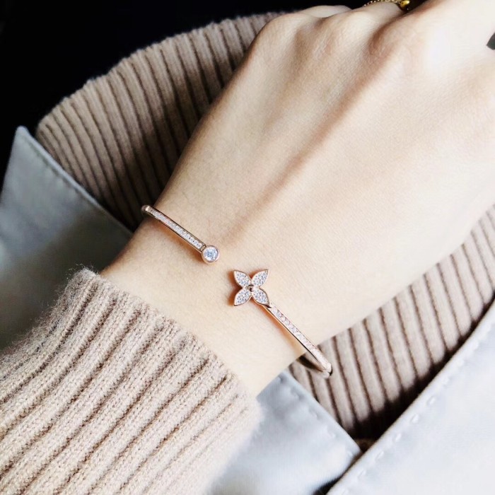 Louis Vuitton Womens Bracelet Luxury Brand Idylle Blossom Twist Bracelet, Pink Gold And Diamonds with Original Box Q95690