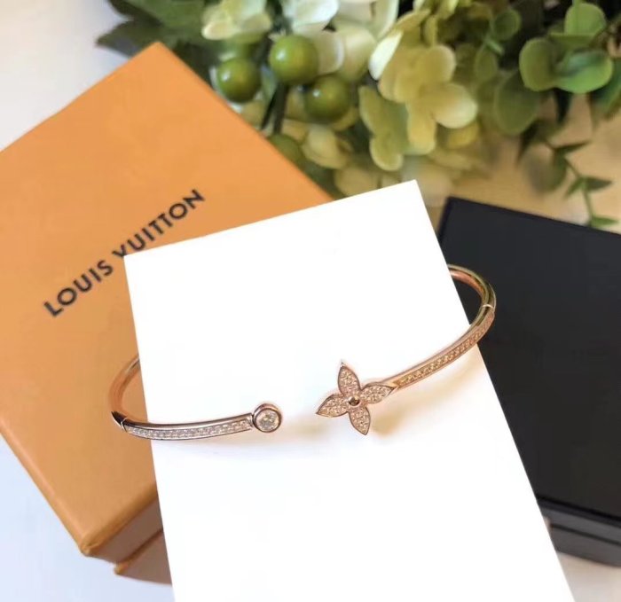 Louis Vuitton Womens Bracelet Luxury Brand Idylle Blossom Twist Bracelet, Pink Gold And Diamonds with Original Box Q95690