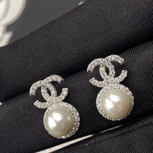 Chanel Luxury Womens Earrings