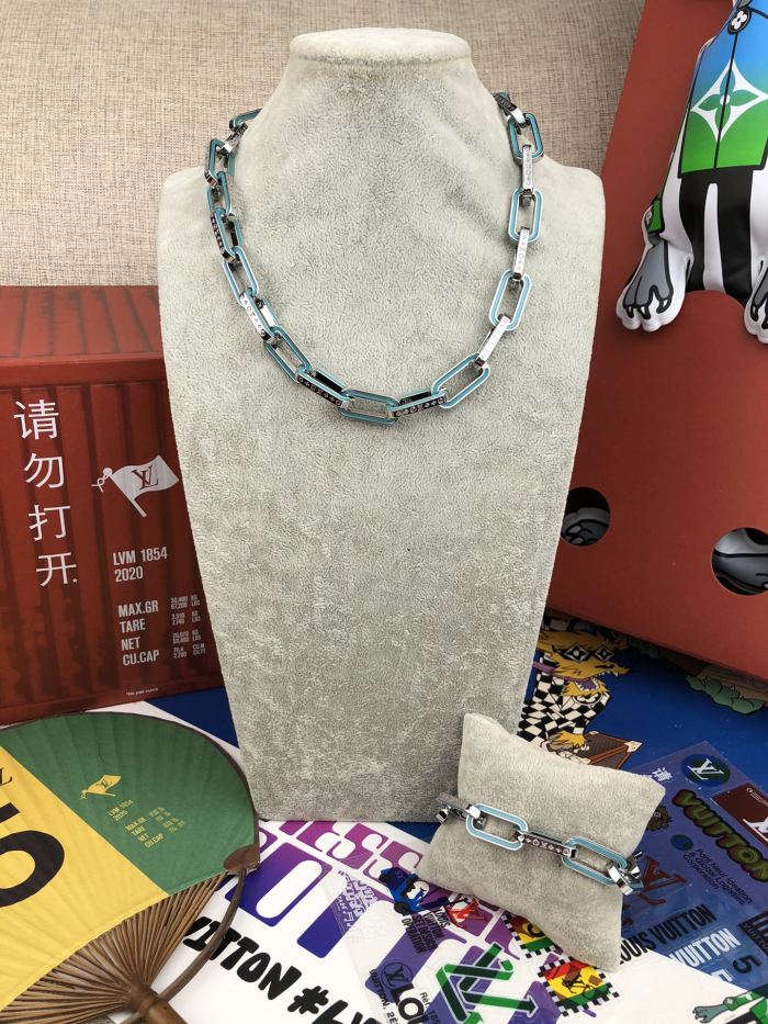 Louis Vuitton Luxury Men Womens Necklace