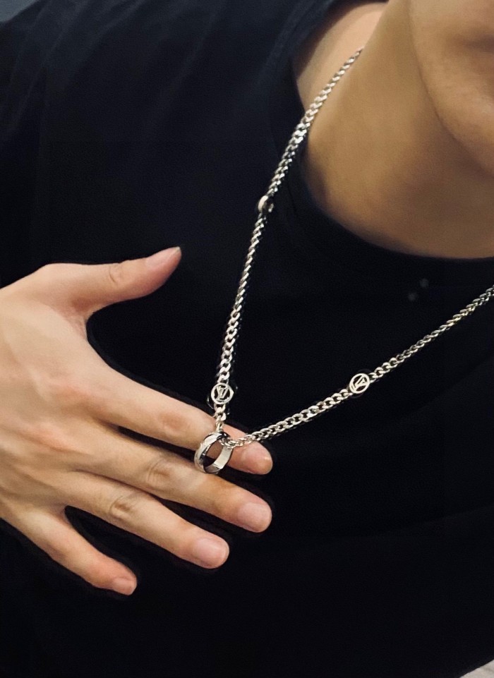 Louis Vuitton Luxury Men Womens Necklace