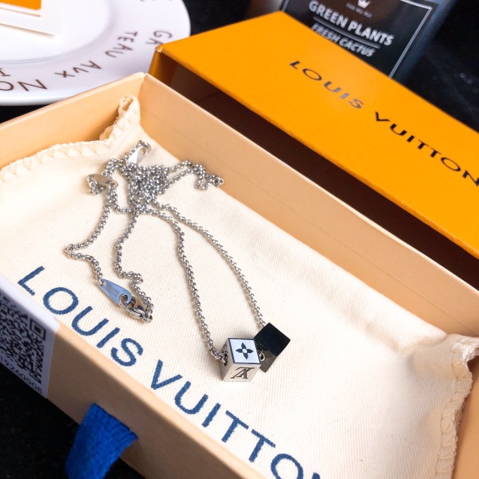 Louis Vuitton Luxury Men Womens Necklace