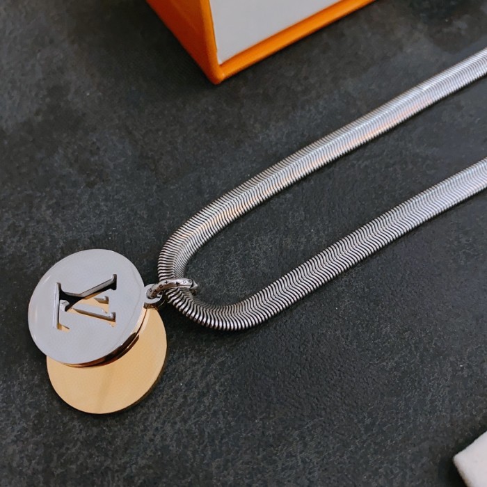 Louis Vuitton Luxury Men Womens Necklace