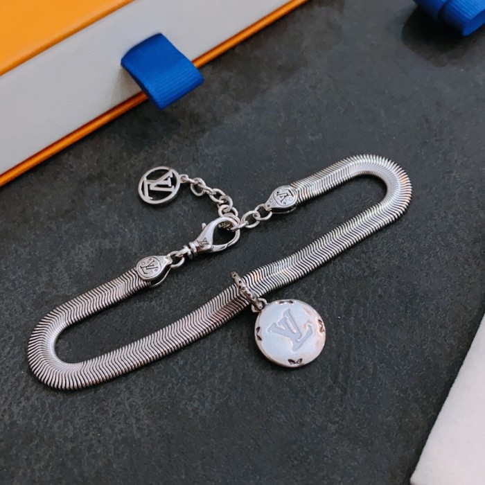 Louis Vuitton Luxury Men Womens Necklace