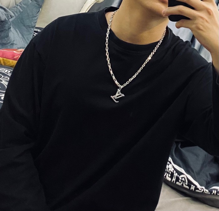 Louis Vuitton Luxury Men Womens Necklace