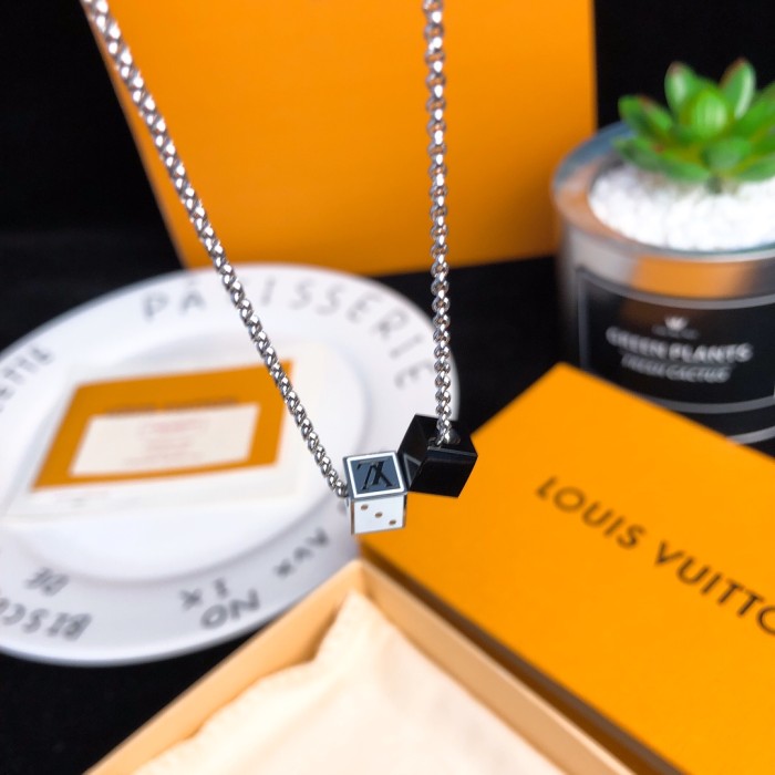 Louis Vuitton Luxury Men Womens Necklace