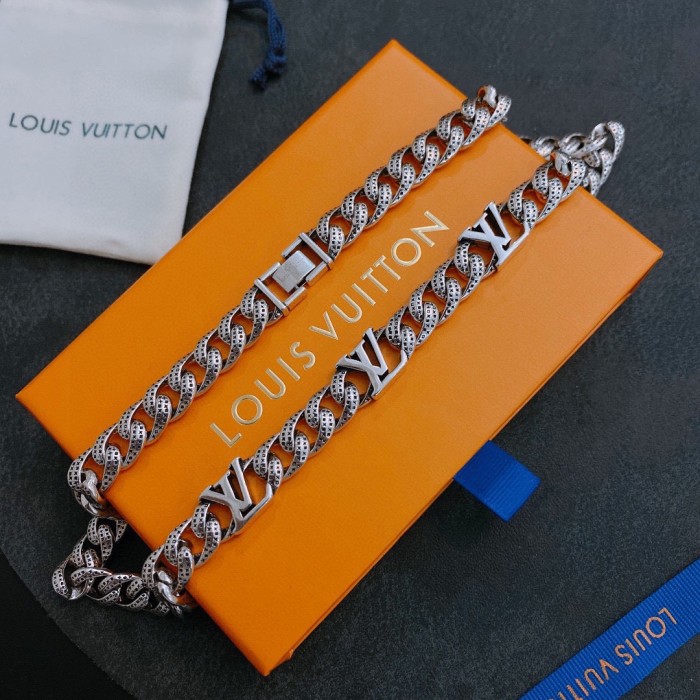 Louis Vuitton Luxury Men Womens Necklace