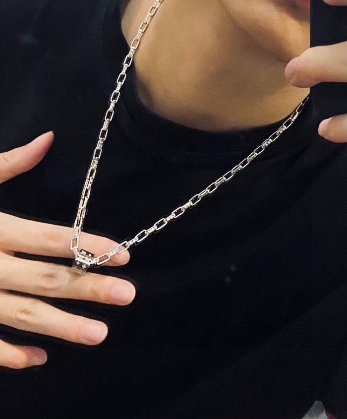 Louis Vuitton Luxury Men Womens Necklace
