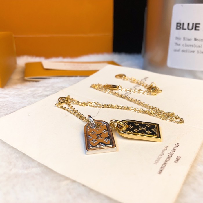 Louis Vuitton Luxury Men Womens Necklace