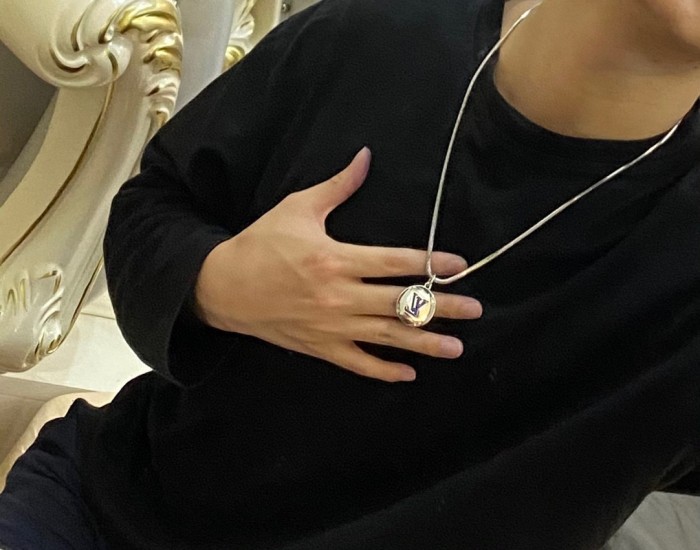 Louis Vuitton Luxury Men Womens Necklace