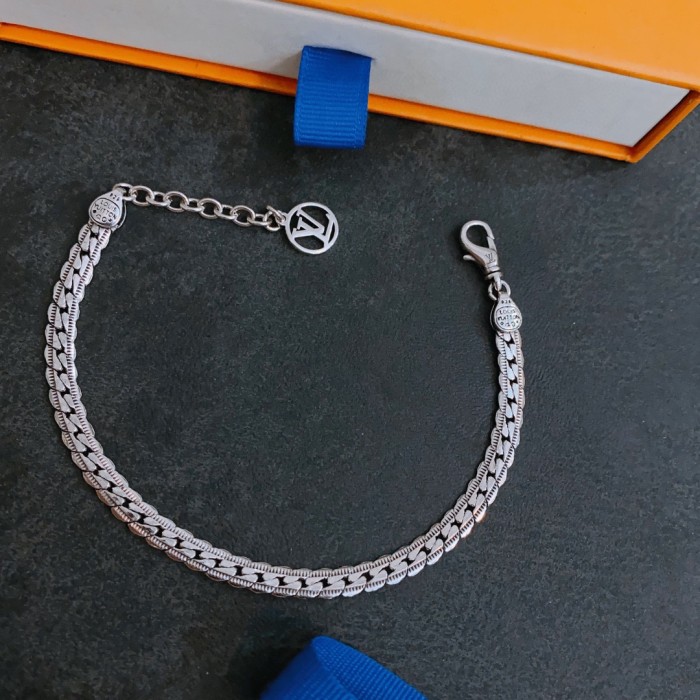 Louis Vuitton Luxury Men Womens Necklace