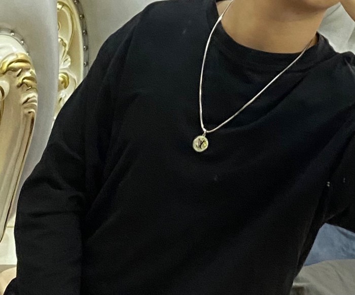 Louis Vuitton Luxury Men Womens Necklace