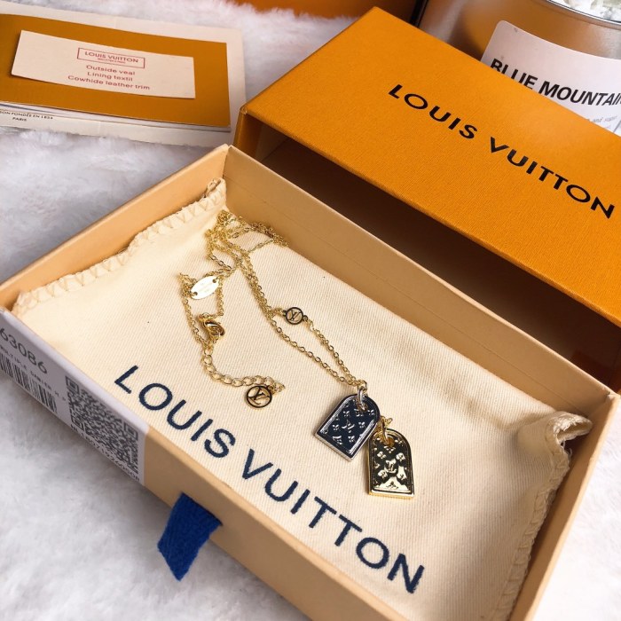 Louis Vuitton Luxury Men Womens Necklace