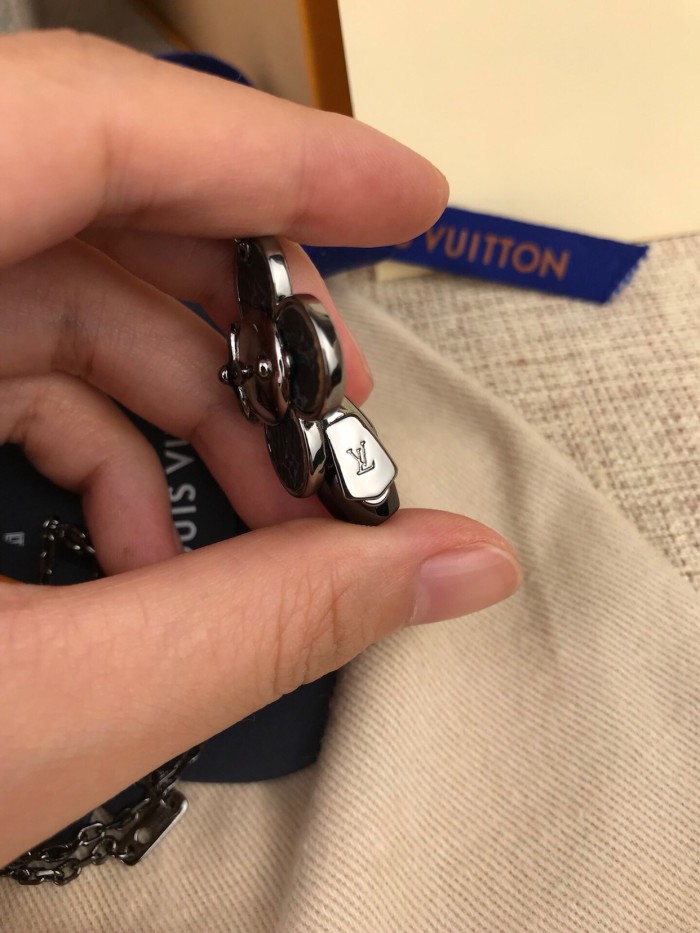 Louis Vuitton Luxury Men Womens Necklace
