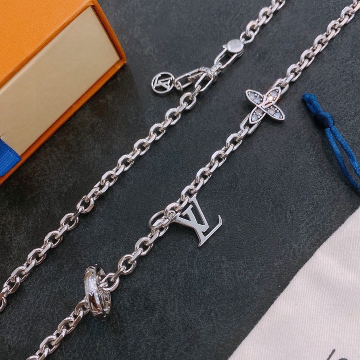 Louis Vuitton Luxury Men Womens Necklace