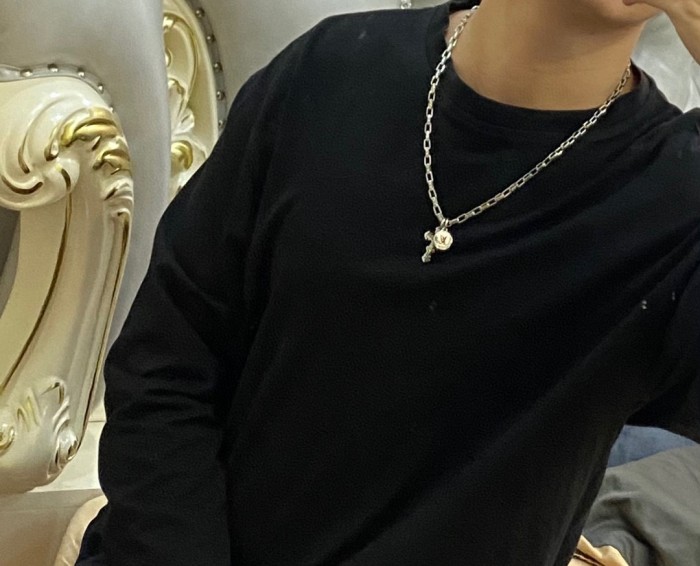 Louis Vuitton Luxury Men Womens Necklace