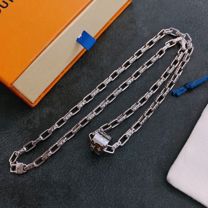 Louis Vuitton Luxury Men Womens Necklace