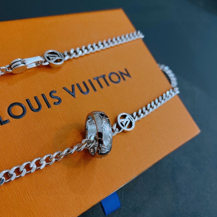 Louis Vuitton Luxury Men Womens Necklace