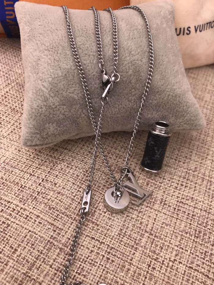 Louis Vuitton Luxury Men Womens Necklace Monogram Eclipse Charms Necklace M63641