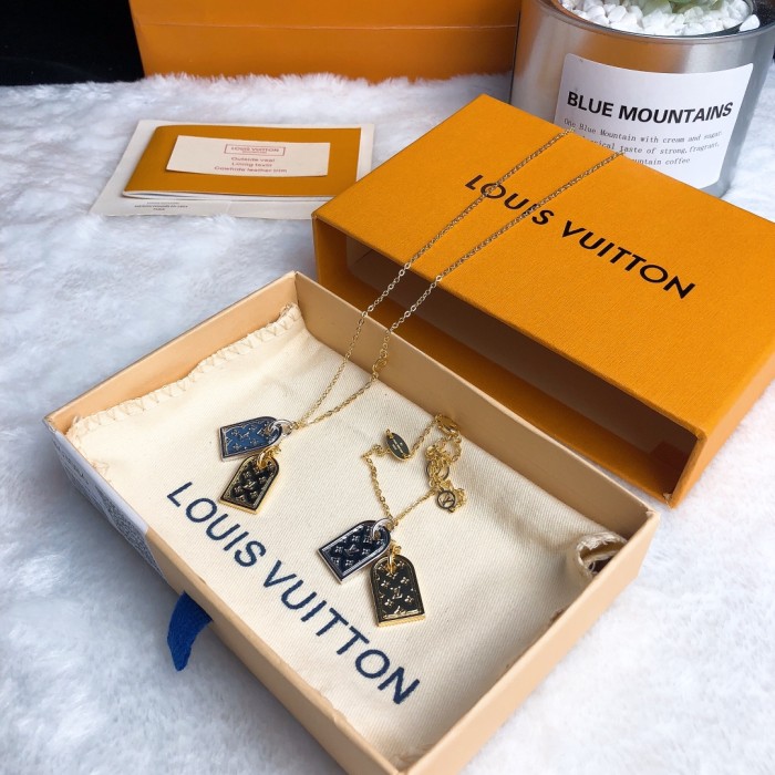Louis Vuitton Luxury Men Womens Necklace
