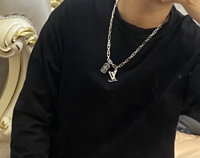 Louis Vuitton Luxury Men Womens Necklace