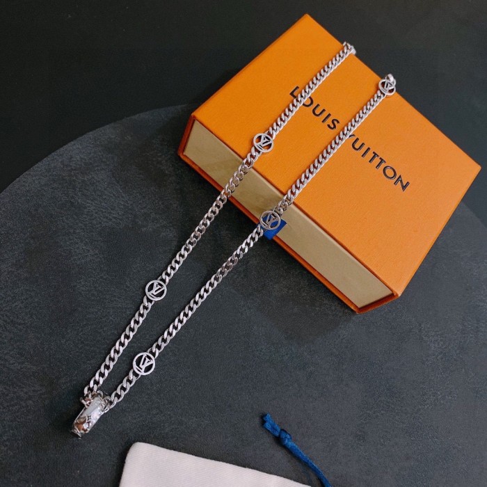 Louis Vuitton Luxury Men Womens Necklace