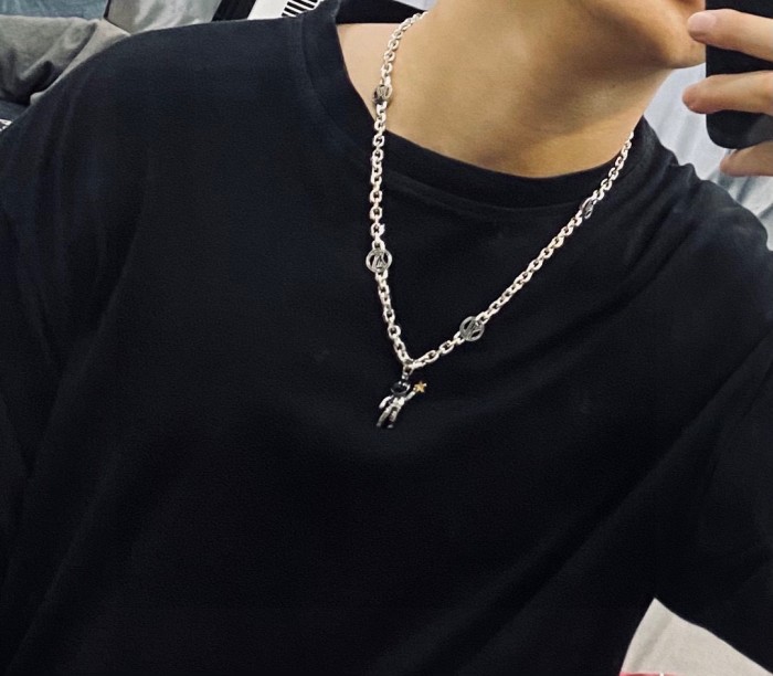 Louis Vuitton Luxury Men Womens Necklace