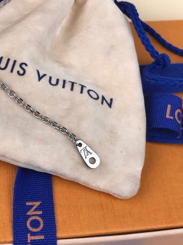 Louis Vuitton Luxury Men Womens Necklace