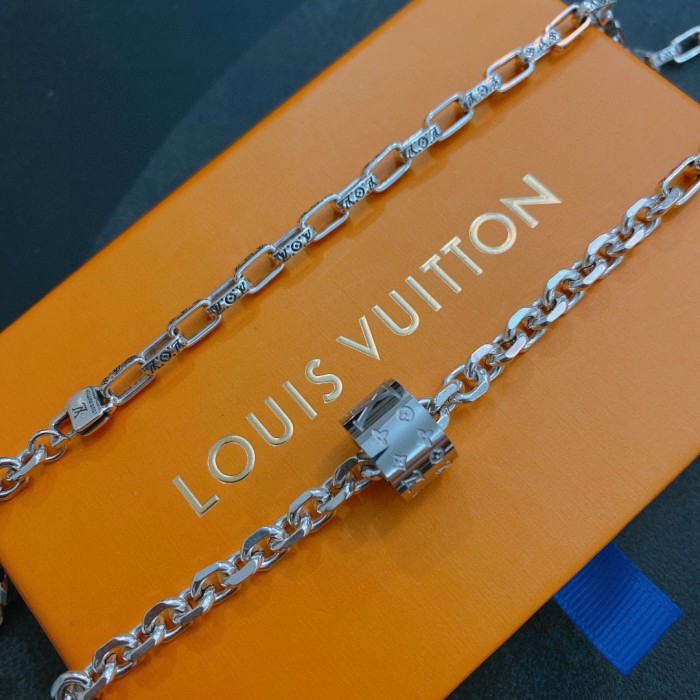 Louis Vuitton Luxury Men Womens Necklace