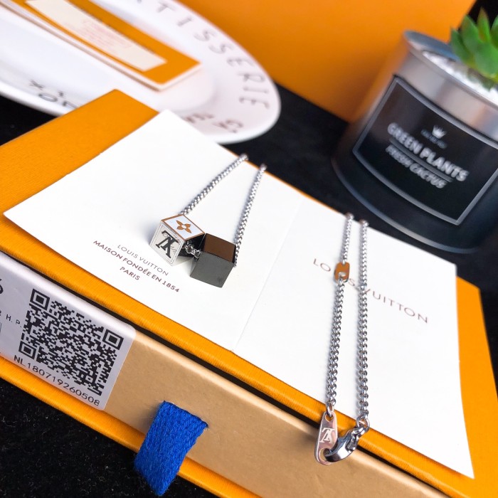 Louis Vuitton Luxury Men Womens Necklace