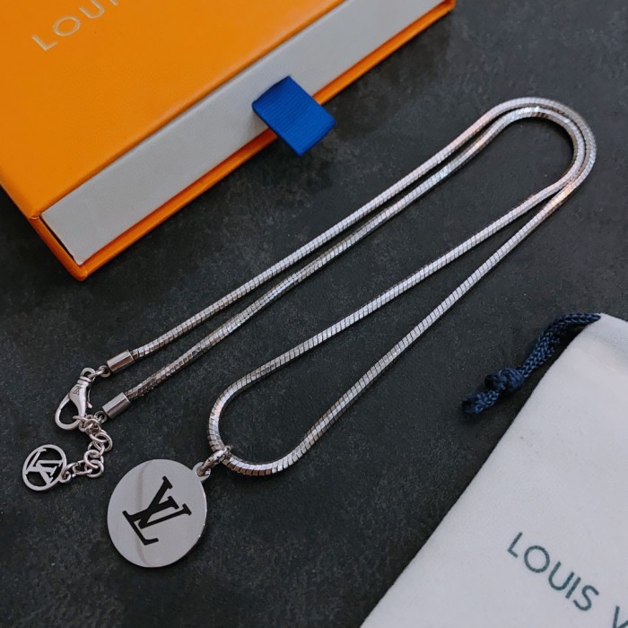 Louis Vuitton Luxury Men Womens Necklace