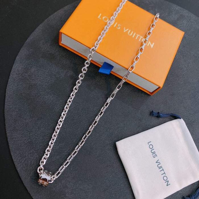 Louis Vuitton Luxury Men Womens Necklace