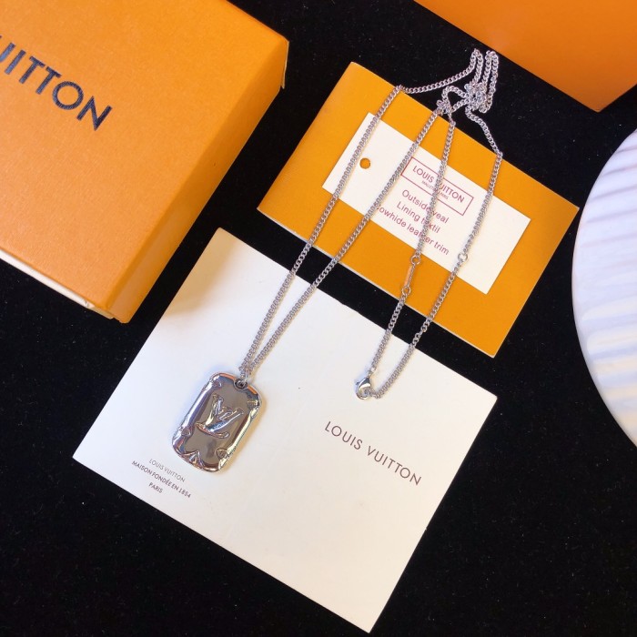 Louis Vuitton Luxury Men Womens Necklace