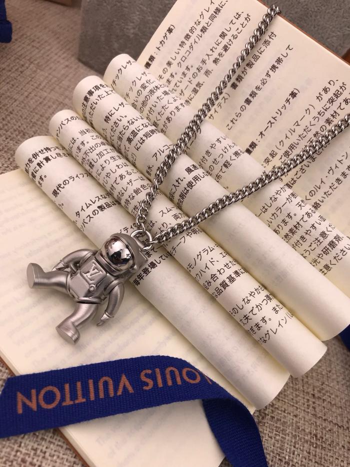 Louis Vuitton Luxury Men Womens Necklace