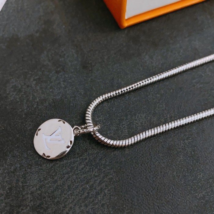 Louis Vuitton Luxury Men Womens Necklace