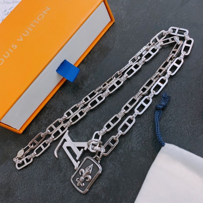 Louis Vuitton Luxury Men Womens Necklace